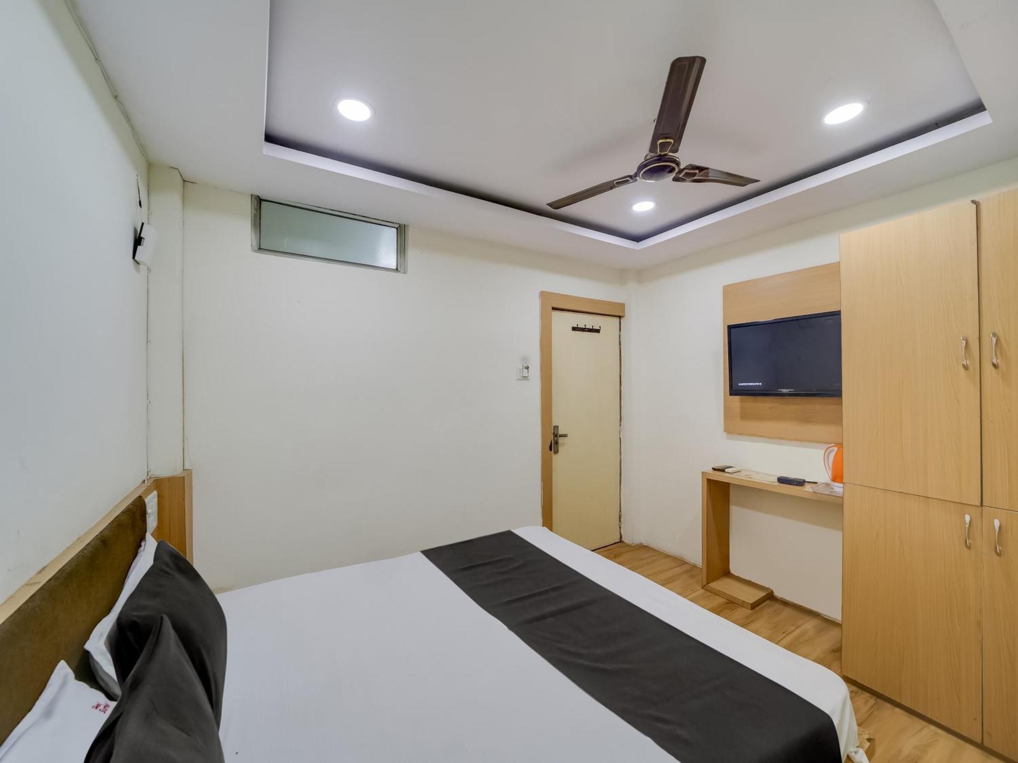 Super Hotel O The Surbhi Бхопал Экстерьер фото