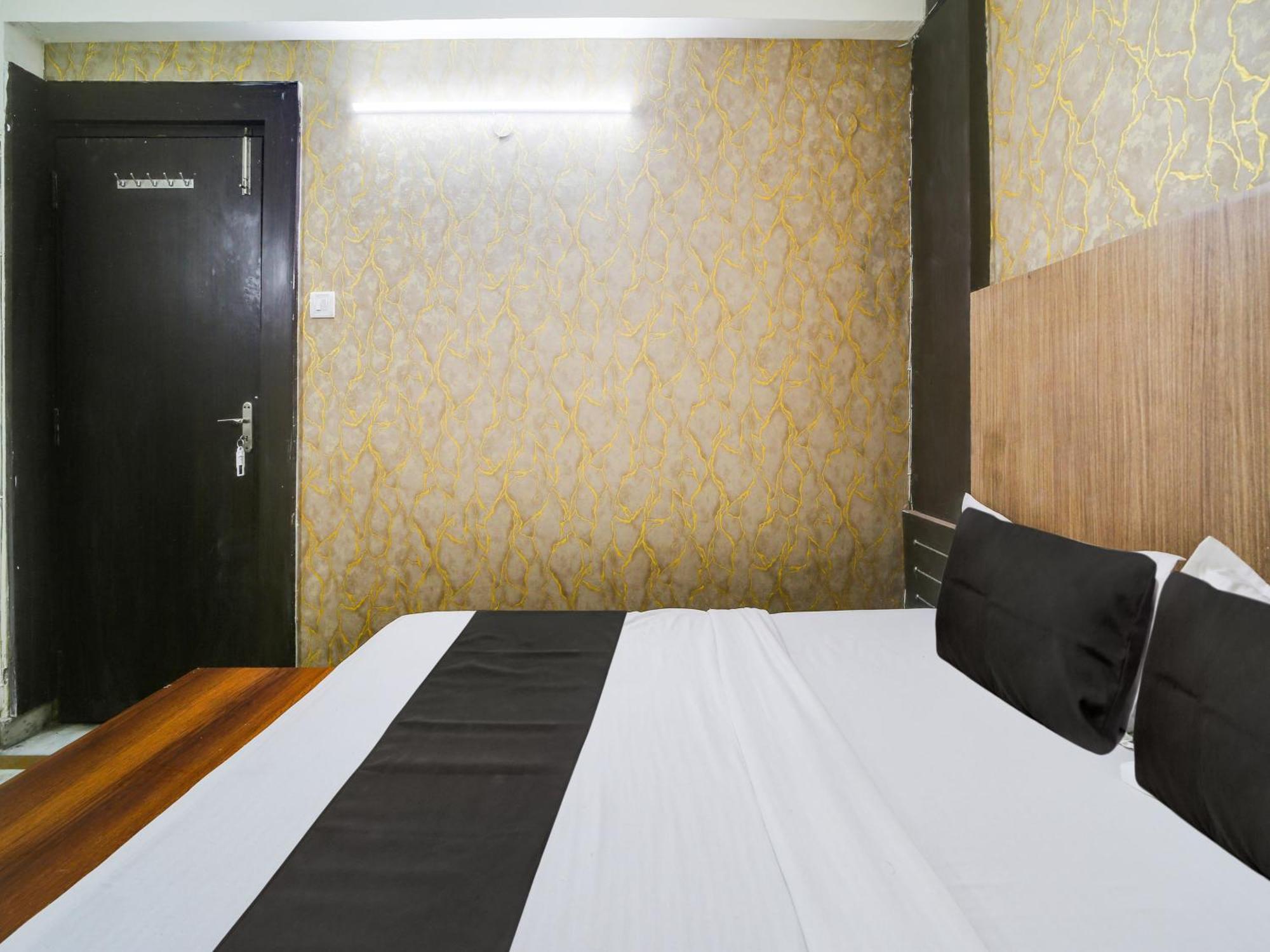 Super Hotel O The Surbhi Бхопал Экстерьер фото