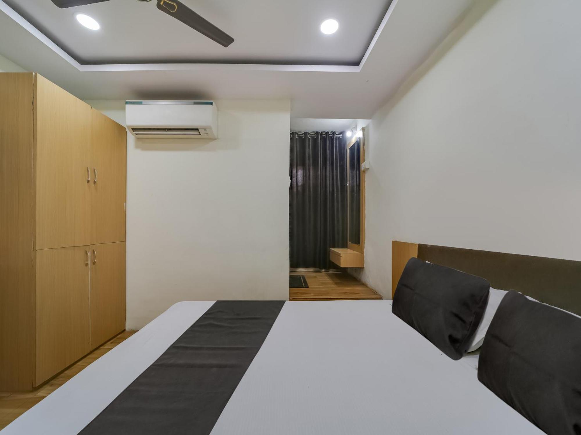 Super Hotel O The Surbhi Бхопал Экстерьер фото