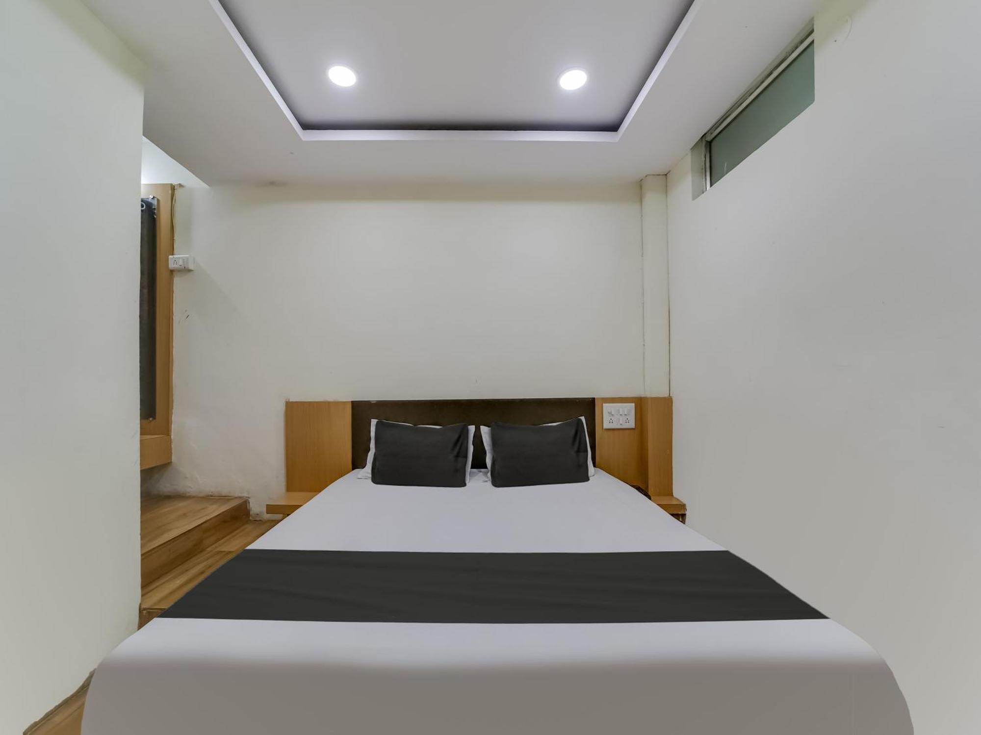 Super Hotel O The Surbhi Бхопал Экстерьер фото