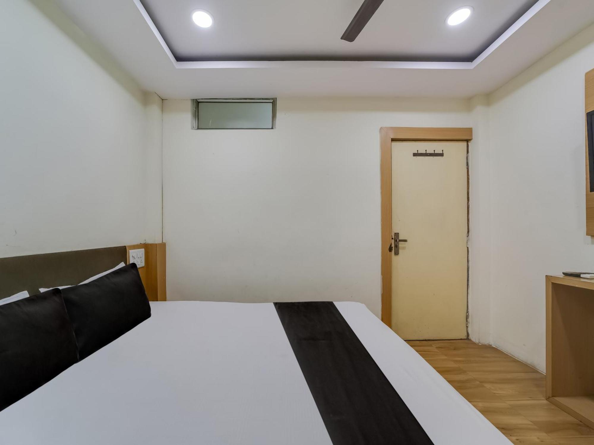 Super Hotel O The Surbhi Бхопал Экстерьер фото